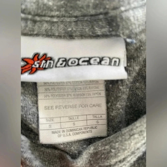 Boston Red Sox Cotton Blend V-neck T-Shirt by Sun & Ocean EUC Women's: Small. - Picture 5 of 6